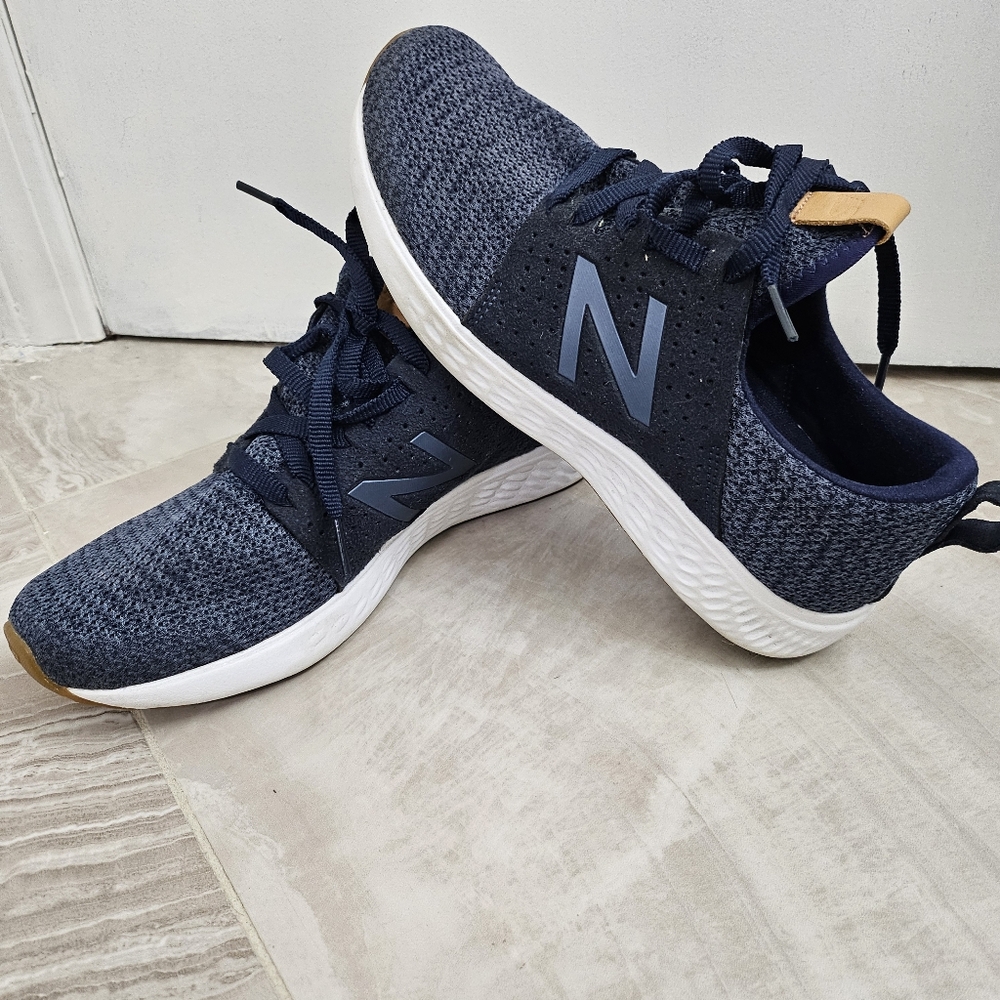 ❌❌SOLD❌❌
New Balance Lace-Up Sneakers - Fresh Foam Sport Pigment WOMEN SIZE 10